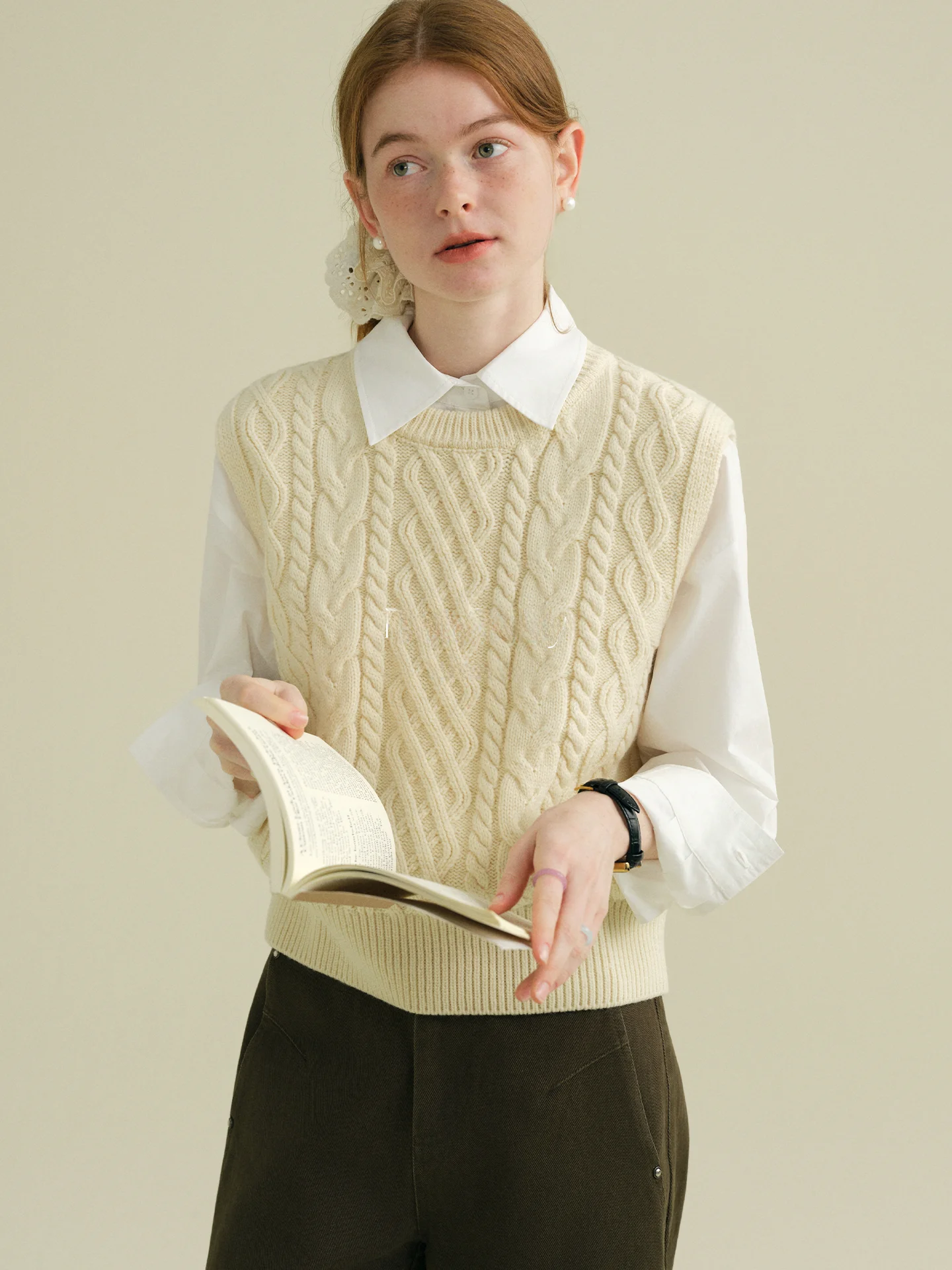 

Вязаный жилет Rina Berry из смесовой шерсти с цветным плетением, дизайн Svel, простая элегантность, для многослойных образов, весенний сезон, повседневный стиль