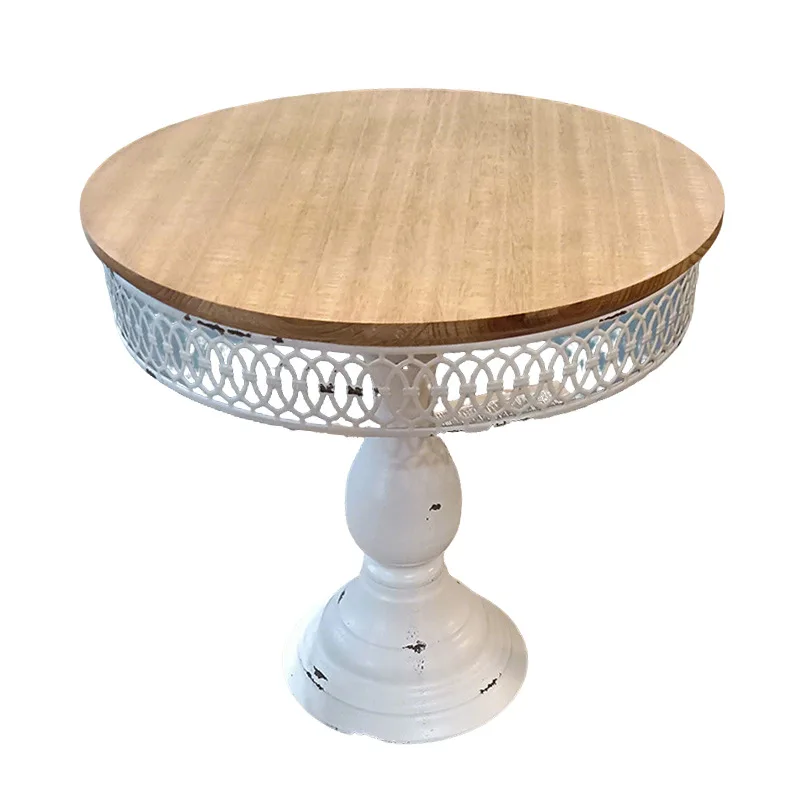 

Retro and old ornaments Metal hollow engraving handicrafts Wedding props Solid wood fruit dessert tray