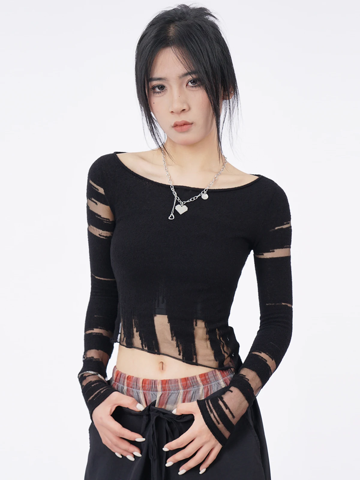 

Women's Black Gothic T-shirt Harajuku Korean Y2k 90s Vintage Long Sleeve Emo Torn T-shirts Clothes 2000s Summer