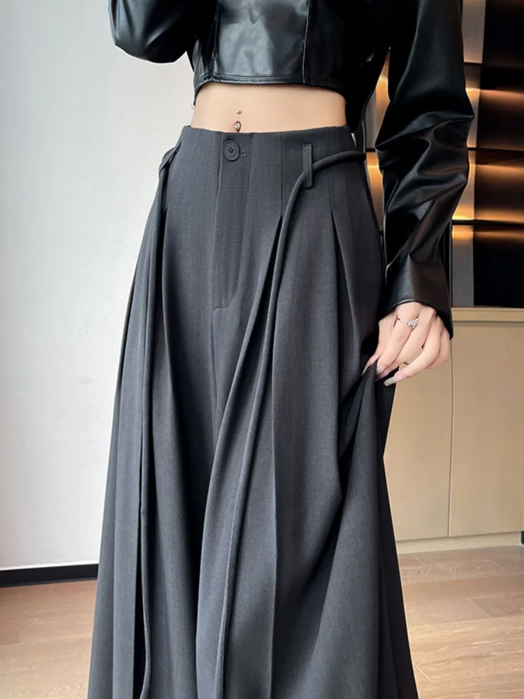 กางเกงสูทพลีทสีขาวสำหรับผู้หญิง ฤดูใบไม้ผลิ ฤดูใบไม้ร่วง 2025 รุ่นใหม่ พร้อมเข็มขัด เอวสูง ทรงหลวม ขากว้าง สไตล์ลำลอง