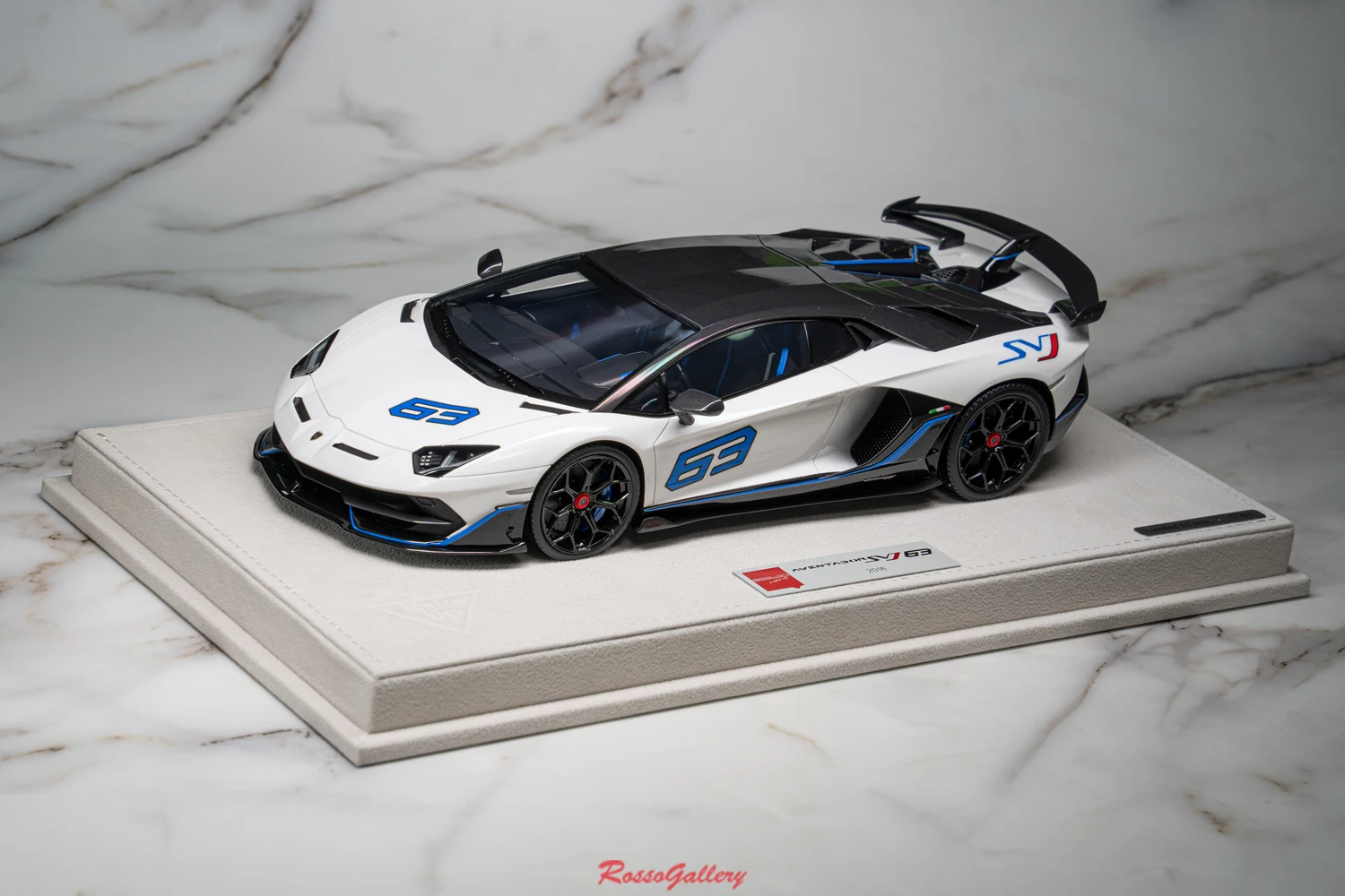 MAKE UP  1:18 Aventador SVJ 63 2018 Limited to 63 Pieces Simulation Resin Static Car Model Toys Gift