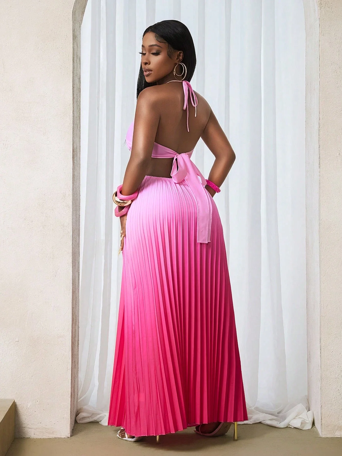 

Ombre Pleated Backless Halter Neck Sleeveless Maxi Dress
