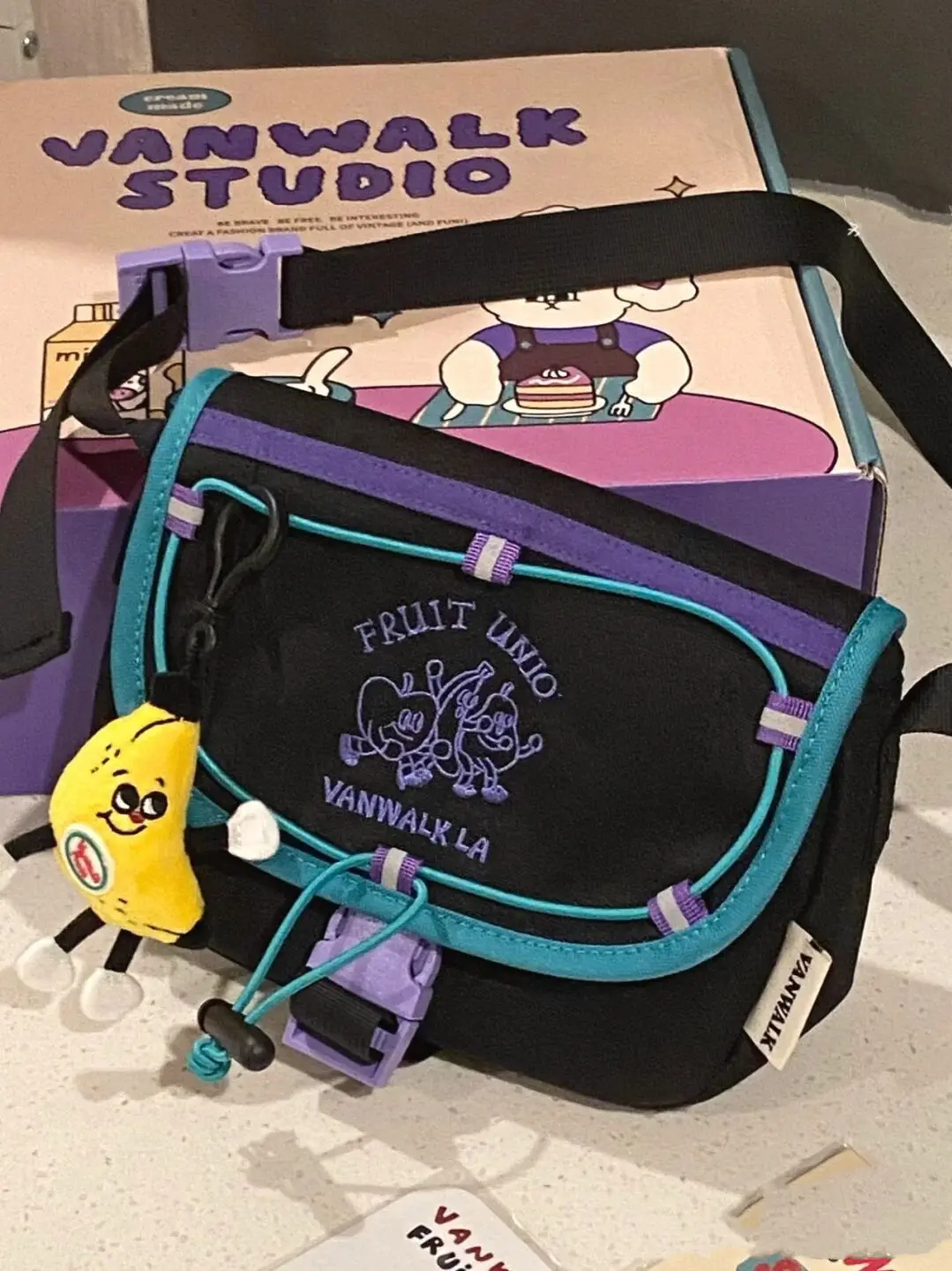 2024 VANWALK Fruity Elf Original Retro Girl Satchel Postman Bag Street Couple Shoulder Bag Ins Joker