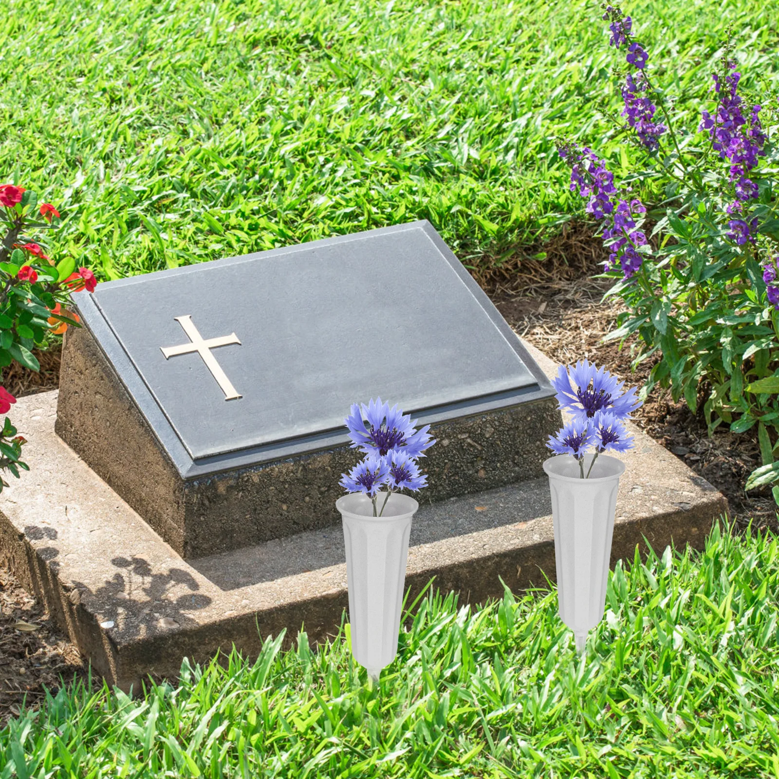 

1Set Cone-Shaped Grave Vase Plastic Cemetery Flower Holder Stable Outdoor Memorial Vase for Grass Lawn Dried Fresh Flowers