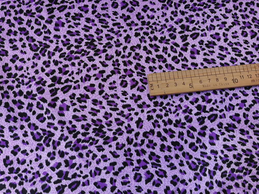 1 Meter x 1,48 Meter Afrika-Leopardenmuster Satinstoff für Schals, Kleider, Pyjamas und Futter – Detail 28