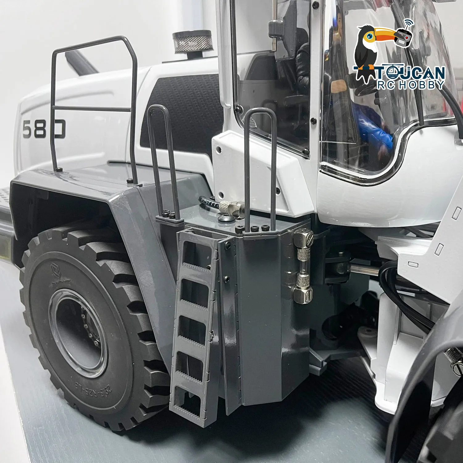 

Радиоуправляемый погрузчик XDRC 580 в масштабе 1/14, готовый к запуску (RTR), с гидравлическим приводом, металлическим кузовом, дымогенератором, светом, звуком и аккумулятором, радиоуправляемая игрушка для взрослых THZH1802