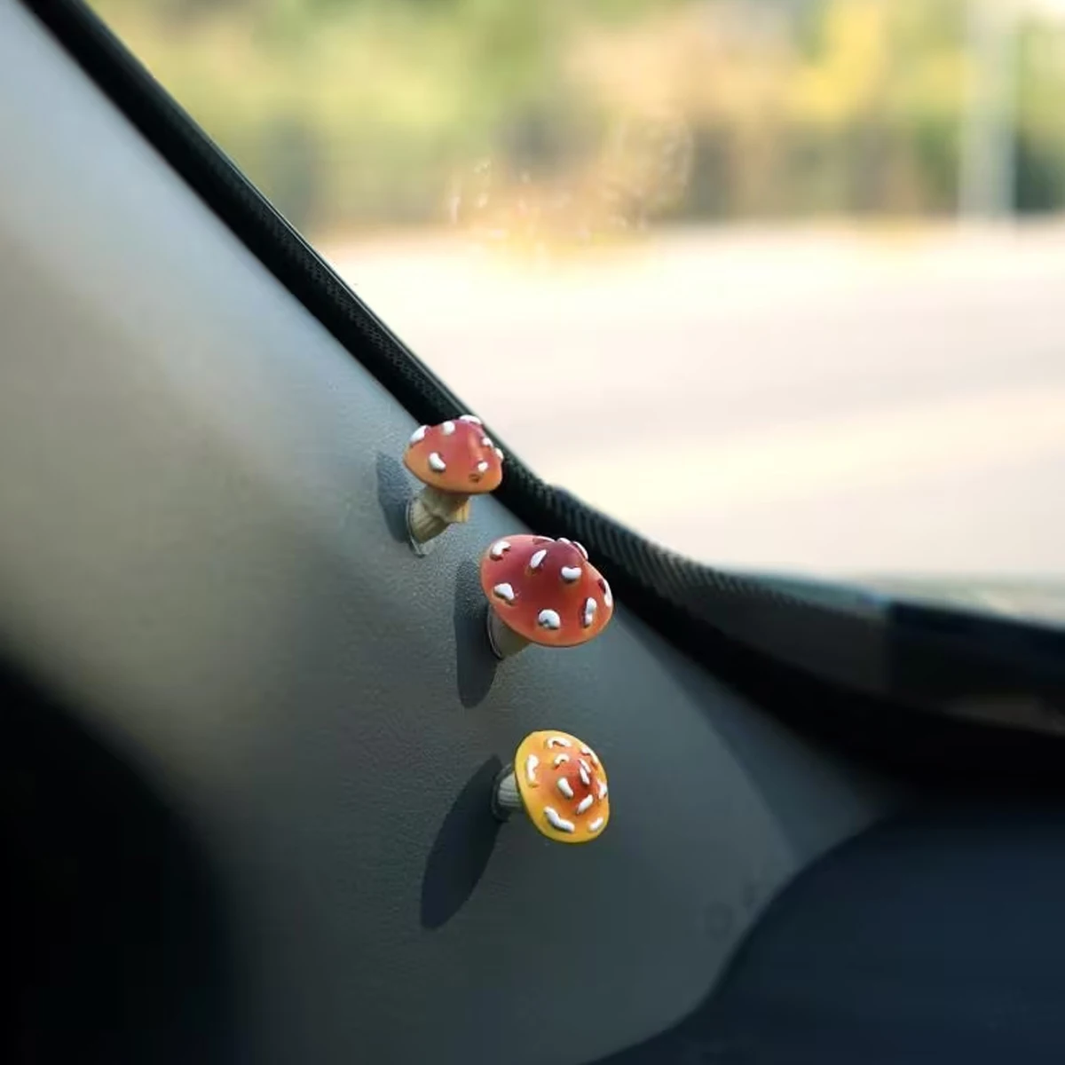 Three-piece crooked mushroom decorative items, car center console decoration, interior decoration items, fun car decorative acce