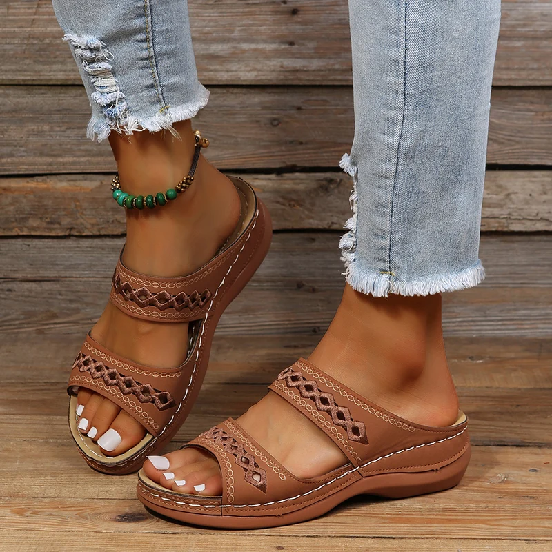 

2025 New Summer Women's Solid Color Cut-out Sandals Comfortable Wedge Sandals Casual Beach Roma Leather Women's Slippers