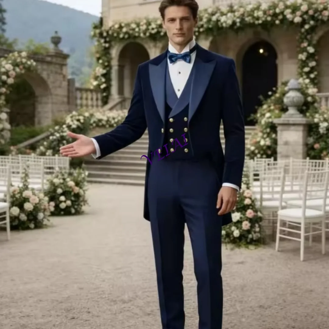 

Новый мужской костюм из темно-синего бархата на заказ: для свадьбы, вечеринки, торжественных мероприятий, жениха, шафера, выпускного, деловых встреч. Мужской смокинг-тройка: пиджак, жилет.
