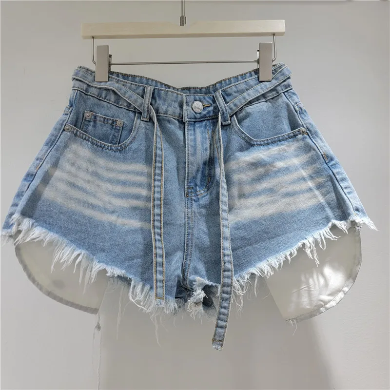 

2026 Summer Women's Blue Raw Edge Denim Shorts Fashion Casual Design High Waist Pockets Shorts American Retro A-Line Loose Short
