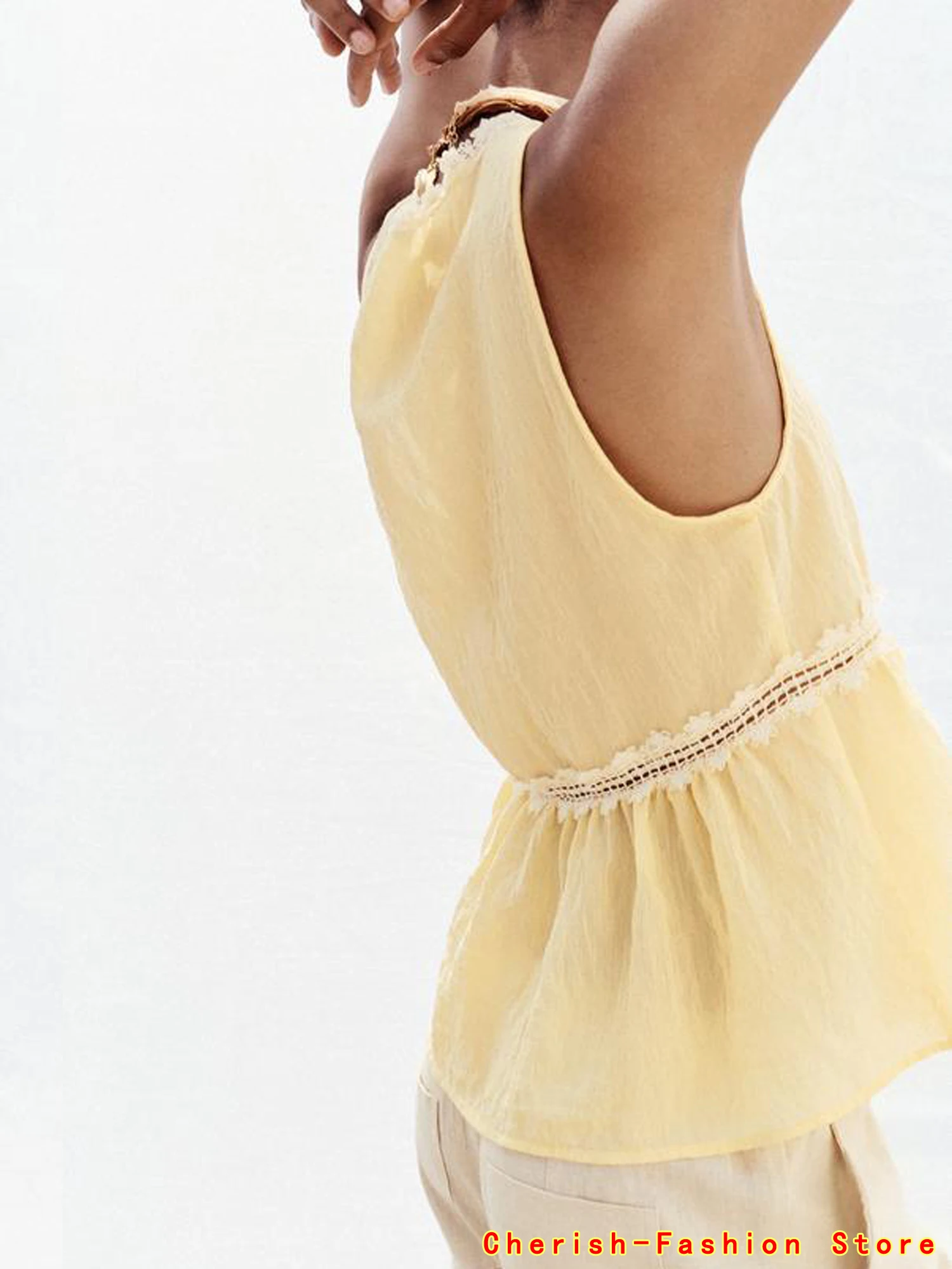 2025 Estate Decorazione in pizzo Top casual larghi per le donne Top senza maniche Moda senza maniche Top corto Gilet Colore giallo Caldo