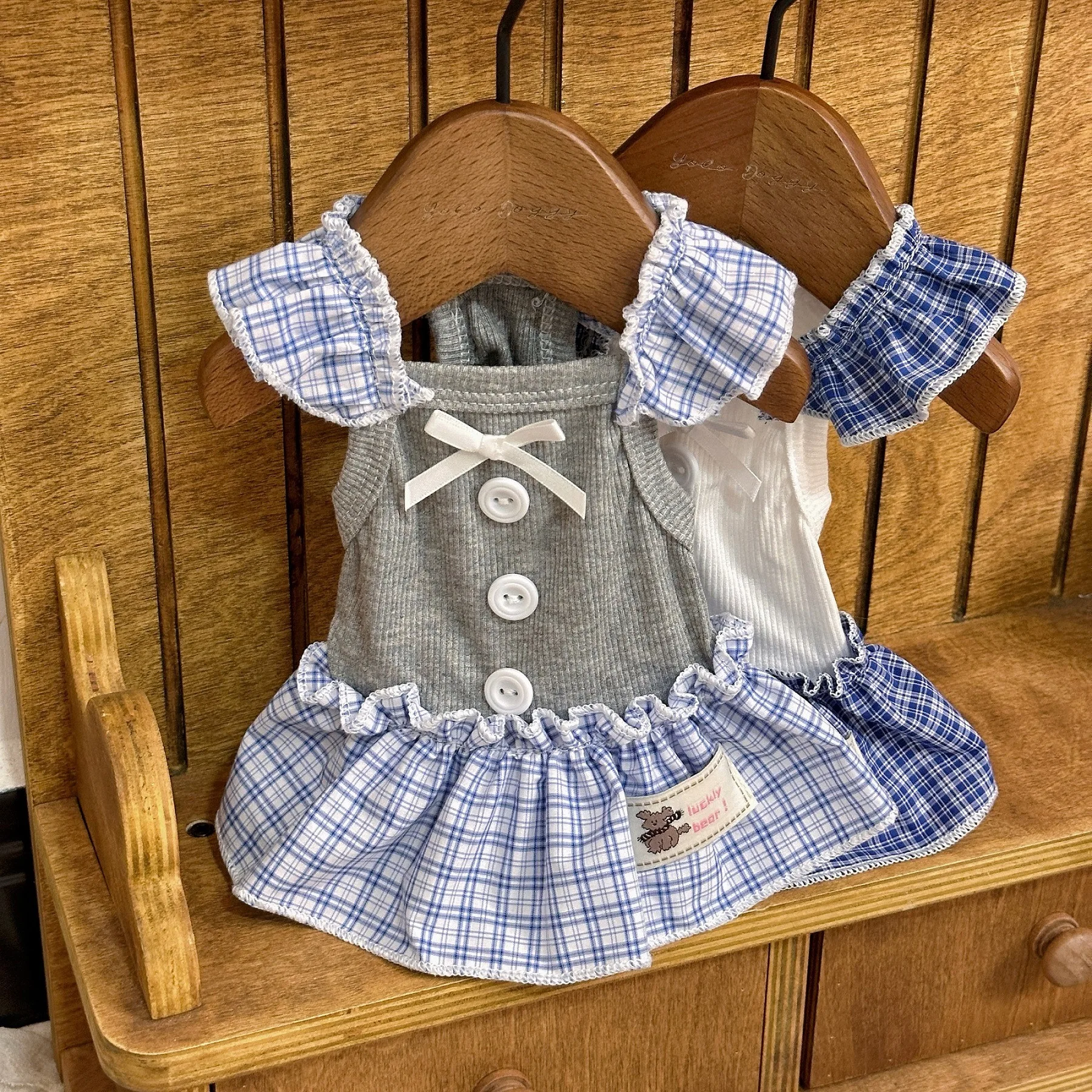 Vestido a cuadros con volantes para perros pequeños - imagen 2