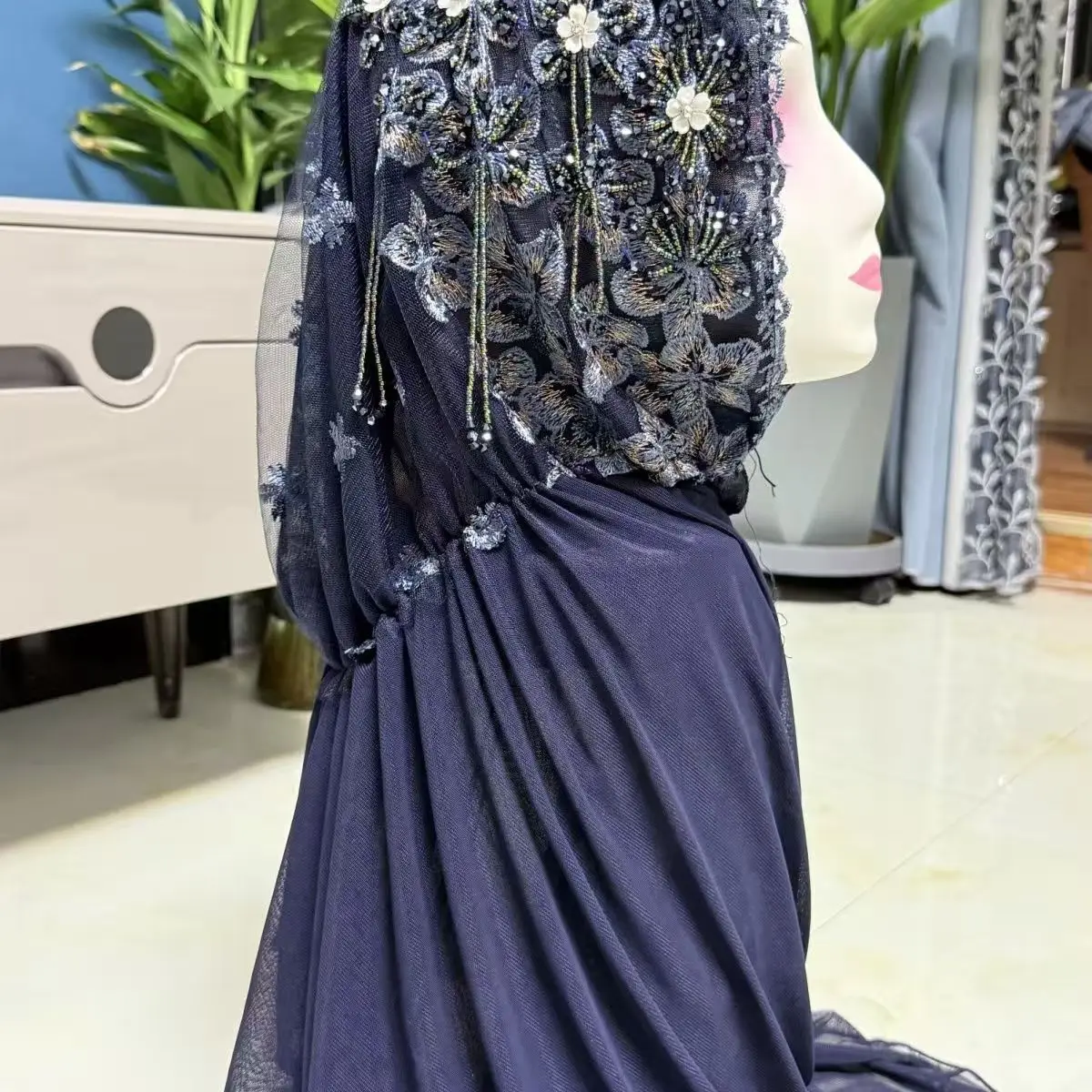

Free Shipping Hijab Muslim Women Shawl Headscarf Luxury Tassels Chiffon Scarf Malaysia Kufi Islam Summer Lace Turban 05418