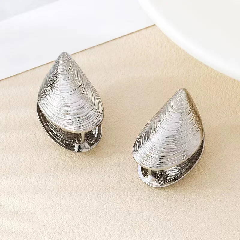 Vintage Metal Shell Stud Earrings for Women Punk Silver Color Texture Geometric Irregular Ear Buckle Jewelry Party Gift