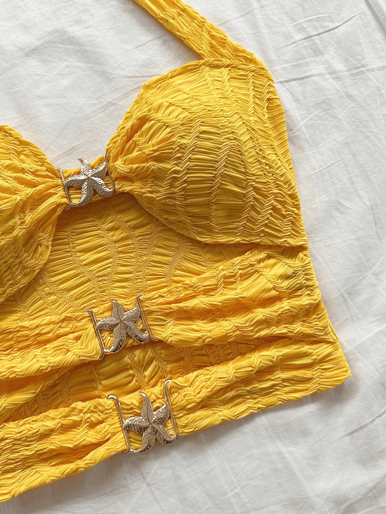 اتجاه الموضة النسائية الجديد لصيف 2025 قميصًا مجوفًا برقبة رسن وظهر مكشوف وتنحيفًا ومجوفًا مع صغير #5