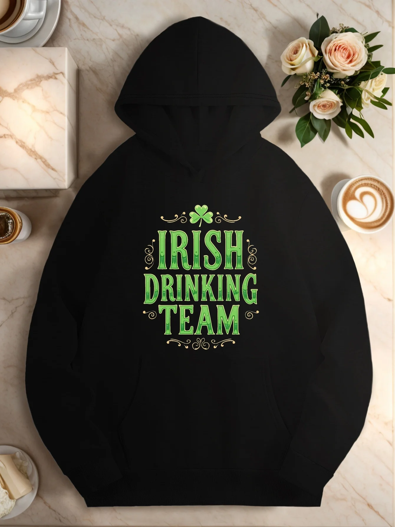 

Толстовка Ireland Beer Team — удобная повседневная толстовка с зеленым трилистником, длинными рукавами и передними карманами.