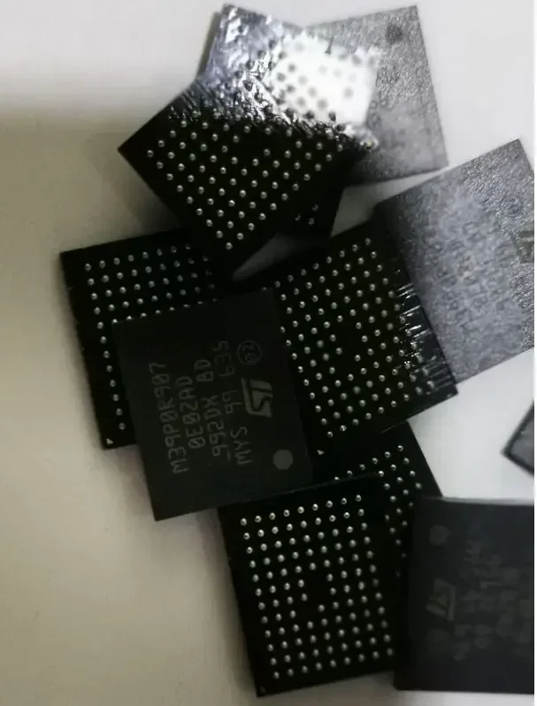 ST  M39P0R907-0E02AD