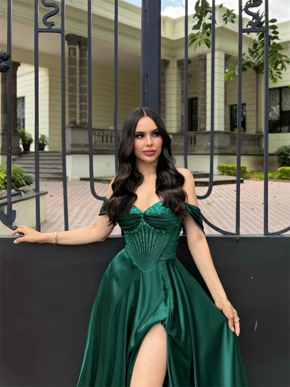 كاثي مخصص ألف خط قبالة الكتف الراين فستان حفلة موسيقية مشد بلا أكمام vestidos de noiva عالية سبليت الساتان مساء رسمي