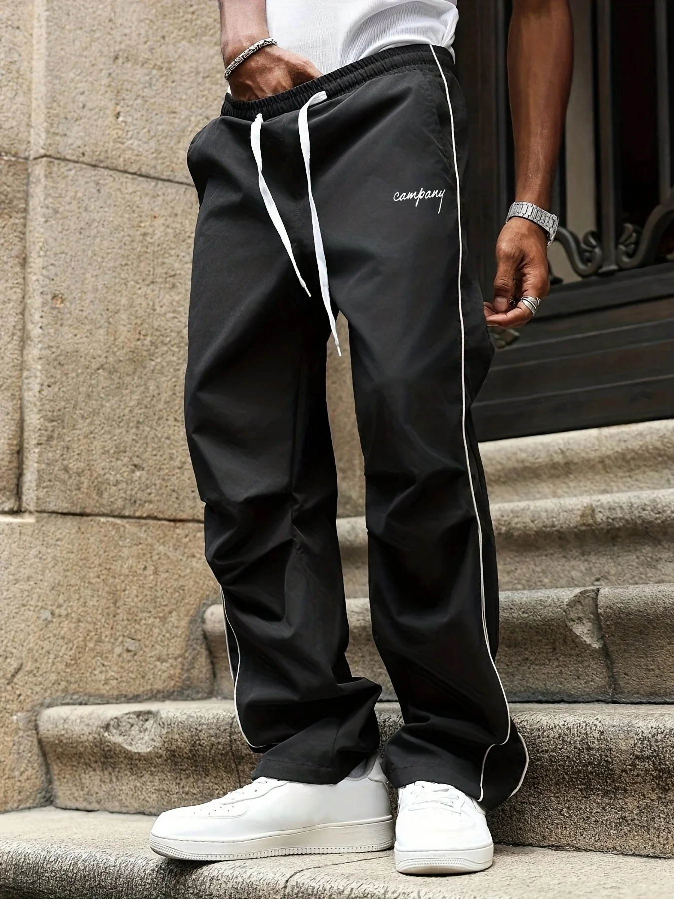 

Men's loose sportswear with side stripe design for casual and loose wear, suitable for both daily and outdoor use