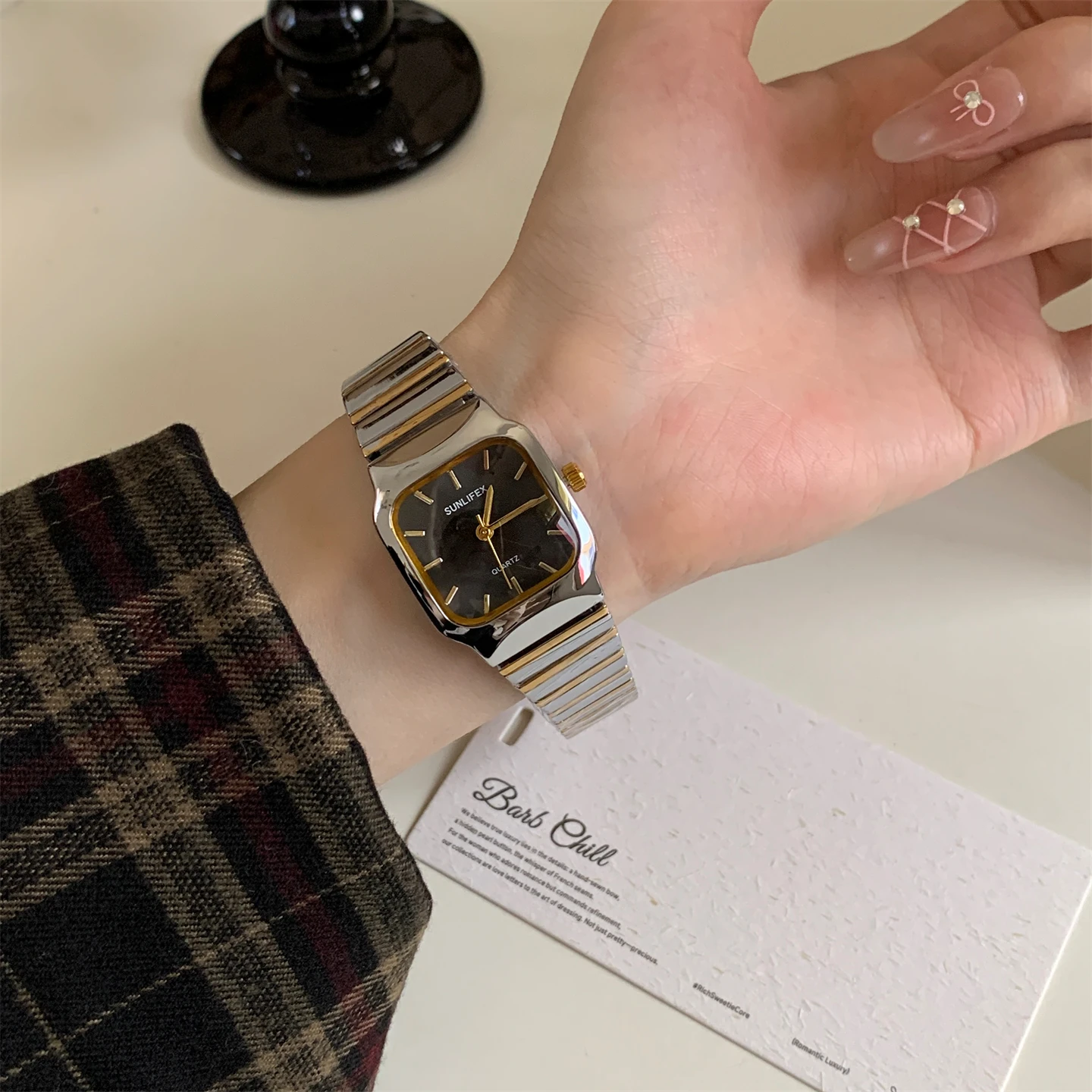 다재다능한 중세풍 여성용 사각형 니치 고급 쿼츠 소형 사각 시계