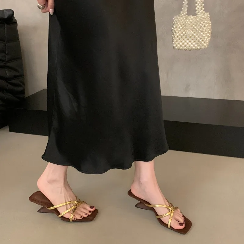 شباشب على الموضة للنساء 35-40 حزام ناعم مفتوح من الأمام بمقدمة مربعة على شكل كعب صنادل أنيقة يومية بفم ضحل أحذية بكعب عالي