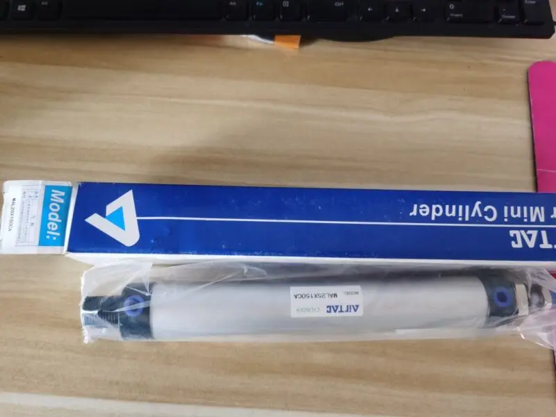 1 個の新しい AirTAC MAL25X150CA シリンダー