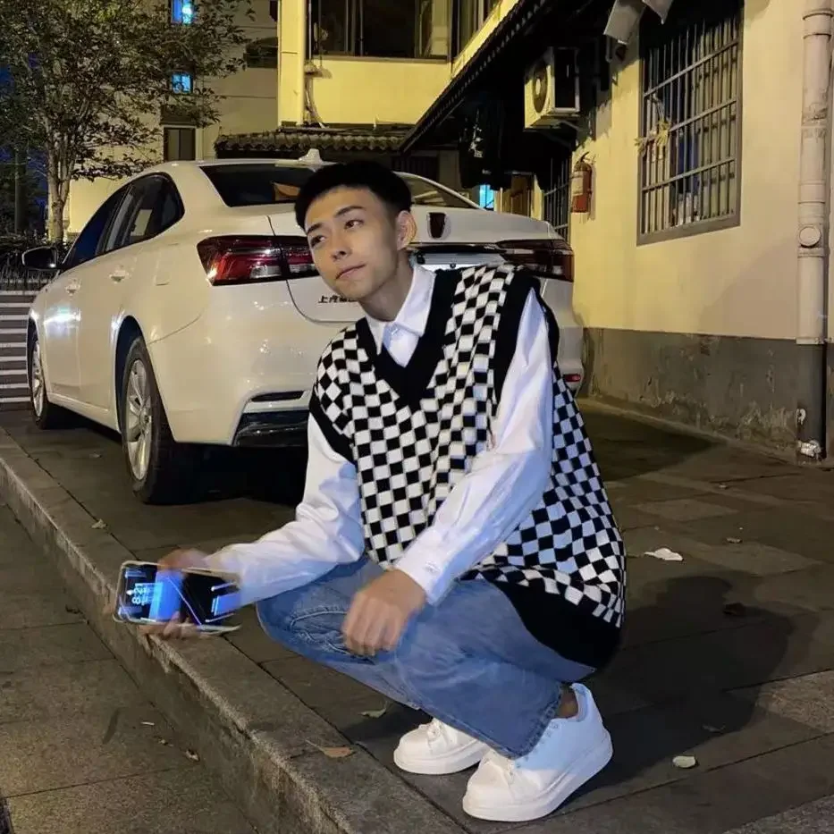 Sweter z dzianiny Męska czarna kamizelka bez rękawów w kratę Odzież męska V Neck Kamizelka Bluza Y2k Streetwear Koreański tryb jesienny 2024