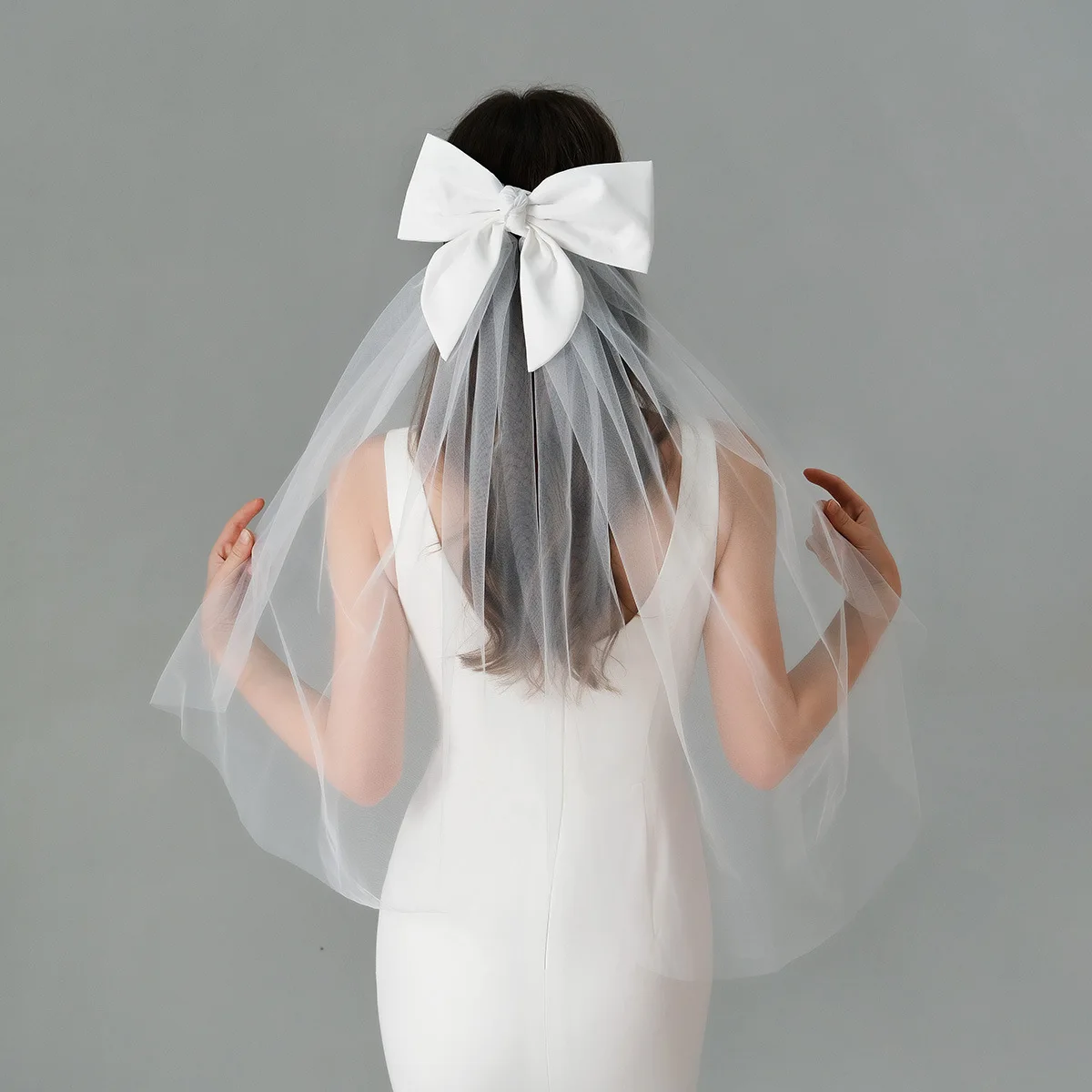 

Elegant Bridal Wedding Headdress Double Layer Mesh Tulle White Color Women Short Wedding Veil with Clip Ribbon Bride Headpiece