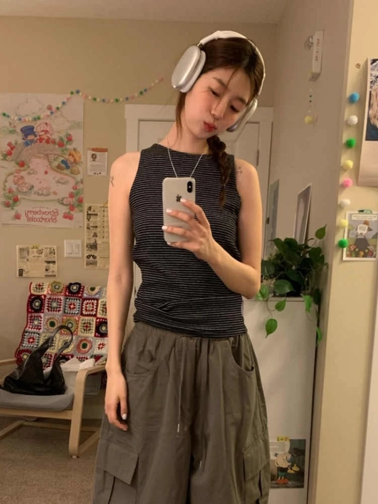 

E Forever Korean Sle Striped round Ne Svel Vest T-irt Women Summer Slim Fit Versatile Top High Waist Design Thinming