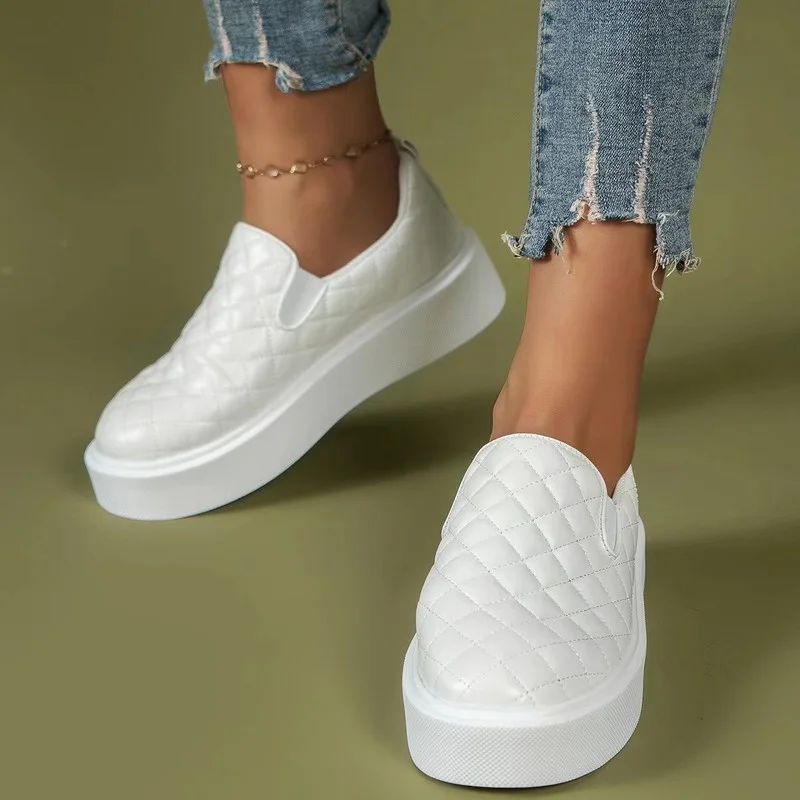 2022 Ladies Casual Shoes Slip-On Thick Sole Loafers White Sneakers Breathable Lightweight Flat Vulcanized Shoes Casual Shoes