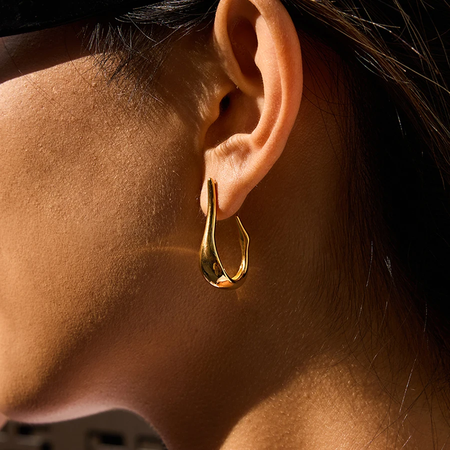 

AIKOER Simple Classic 18K Gold Color Plated Stainless Steel Smooth U-shaped C-Ring Earrings Women's Accessories Party Gift