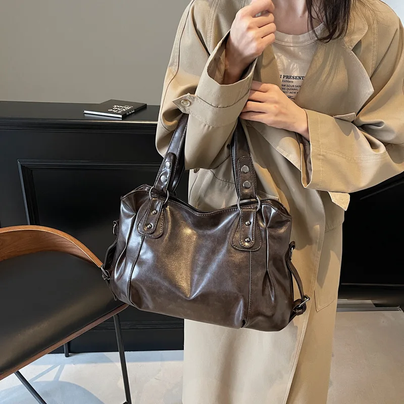 Klassische Retro-Freizeittasche in einfarbigem Design, PU-Schultertasche mit großem Fassungsvermögen, weiches Leder, modische, vielseitige Pendler-Handtasche