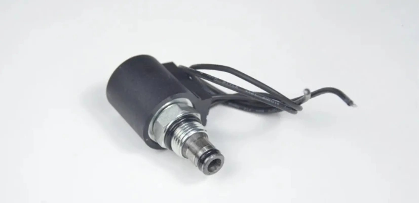 DC12V DC24V AC220V Threaded Plug-in Coil 13mm Inner Hole 37mm Height With Connecting Wire