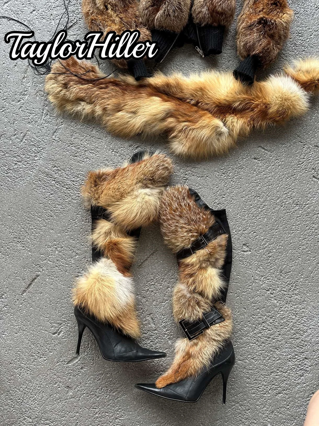 

Меховые сапоги с двойными пятнистыми пряжками, коричневые модные сапоги до колена с острым носком, Botas Y2k, осенне-зимняя обувь на шпильке разного цвета для девочек