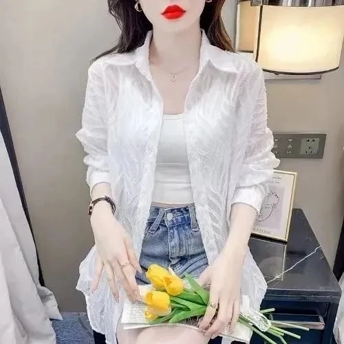เสื้อคลุมชีฟองแขนยาวปักลายดอกไม้บางเบาสำหรับฤดูร้อนปี 2025 ป้องกันแสงแดด ทรงหลวม สไตล์เกาหลี ระบายอากาศได้ดีสำหรับผู้หญิง
