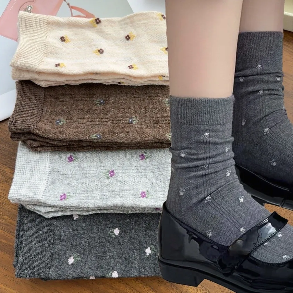 

3Pairs Fashionable Floral Women's Socks Knitted Comfortable Stacking Sock Warm Soft Mid-tube Stockings Autumn Winter