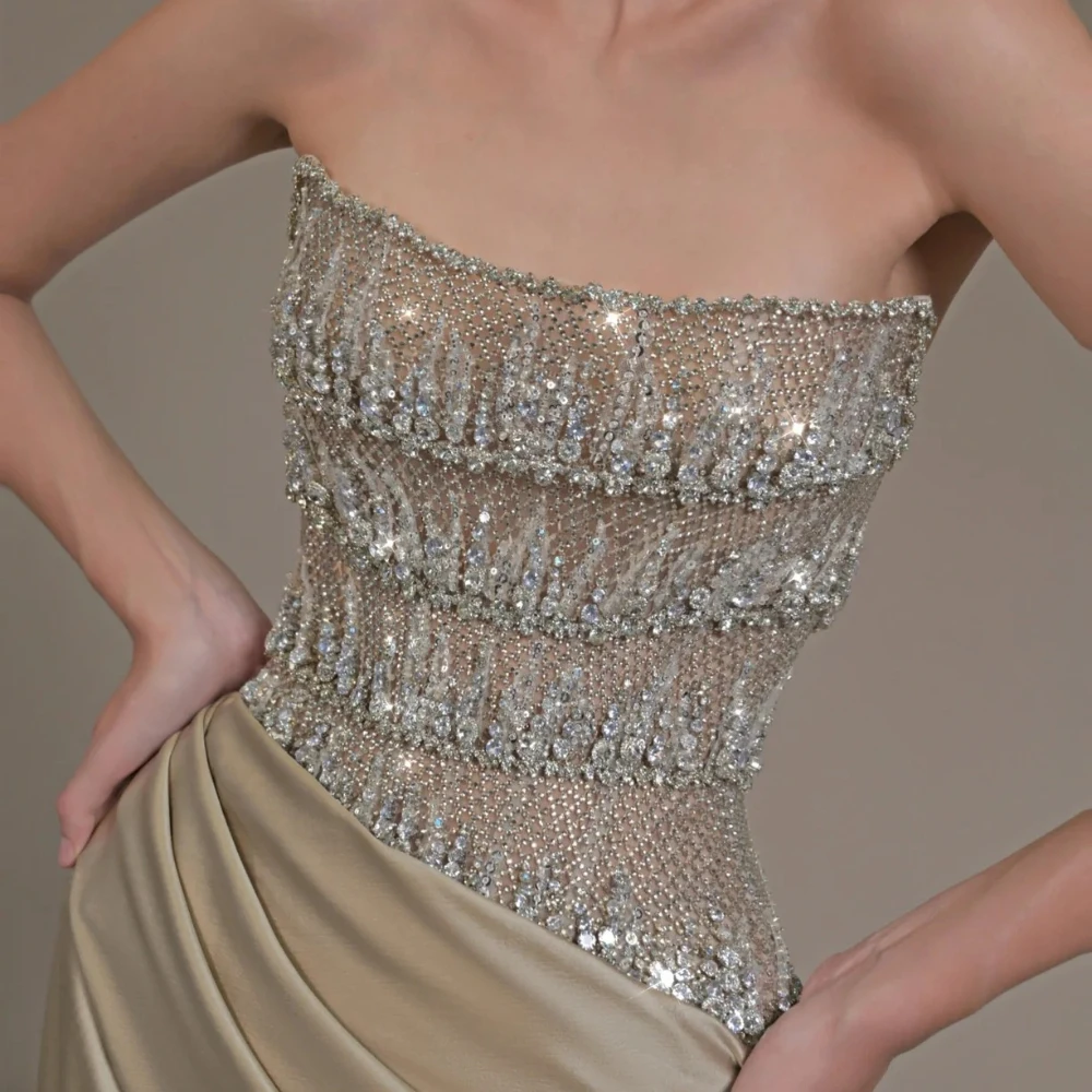 Luxuriöses, trägerloses, ärmelloses Abendkleid für Damen mit Kristallen, maßgeschneidertes Meerjungfrauen-Abendkleid aus Satin mit Schleppe, Schnür-Partykleid