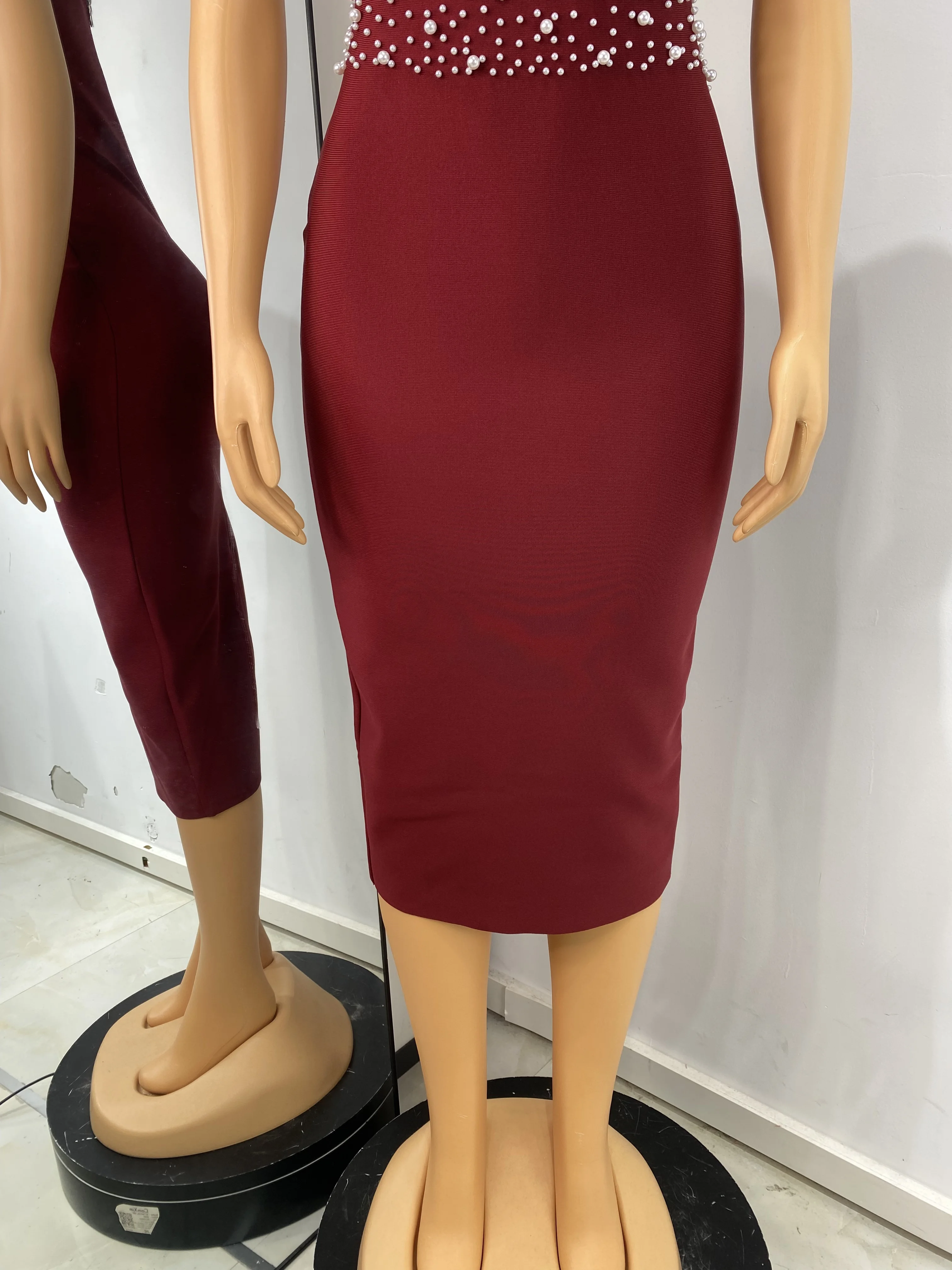Sukienka bandażowa damska w kolorze burgundowym z perłami, elegancka, na ramiączkach spaghetti, dekolt w serek, midi, długa, w stylu high street, na wieczorne przyjęcie, sukienka biurowa (OL), dropshipping
