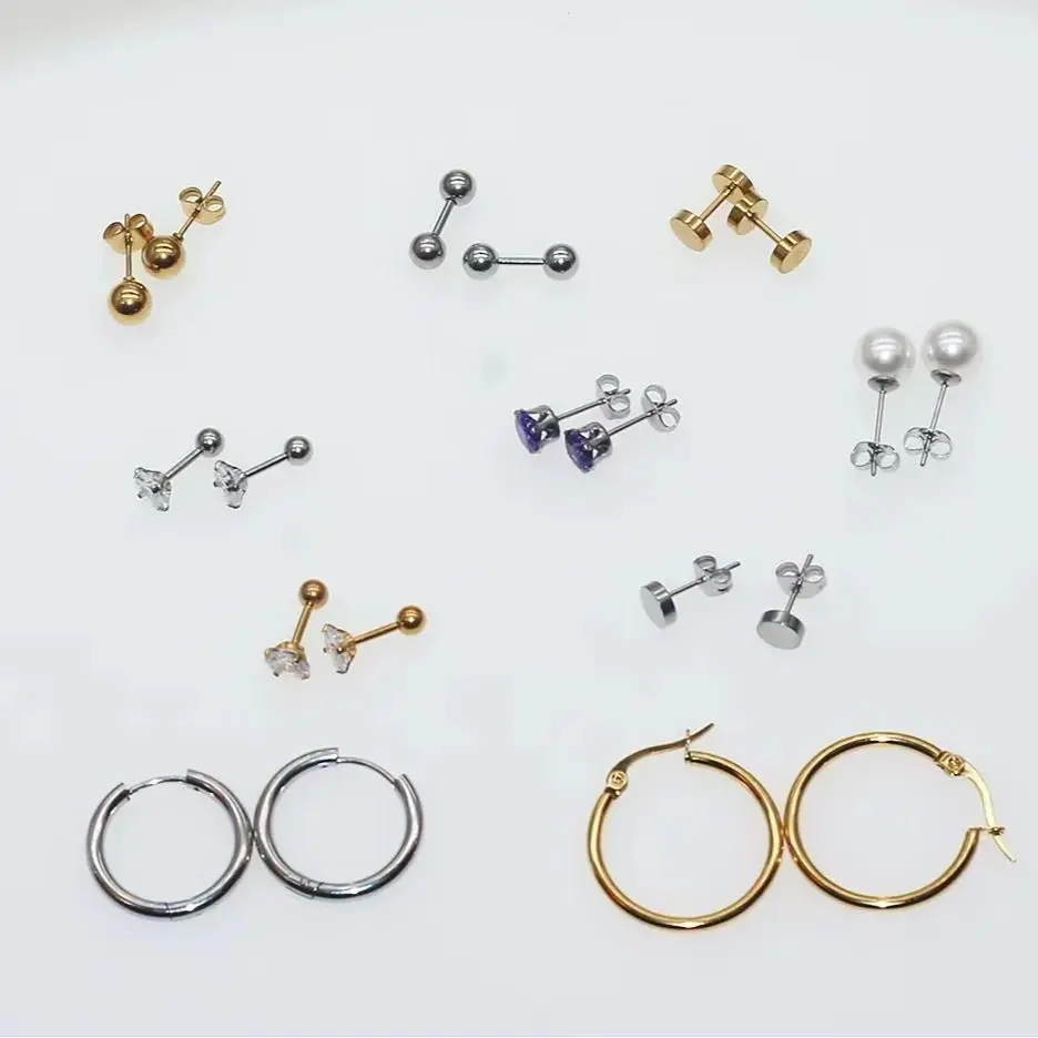 Titanium With 4mm Clean Zircon Round Stud Earrings 316L Stainless Steel IP Planting No Fade No Allergy