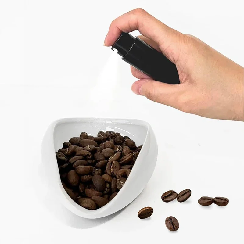Tazza dosatrice per chicchi di caffè Bottiglia spray Umidificatore in polvere Anti mosca Elettricità statica Accessori per smerigliatrice per caffè espresso per chicchi di caffè