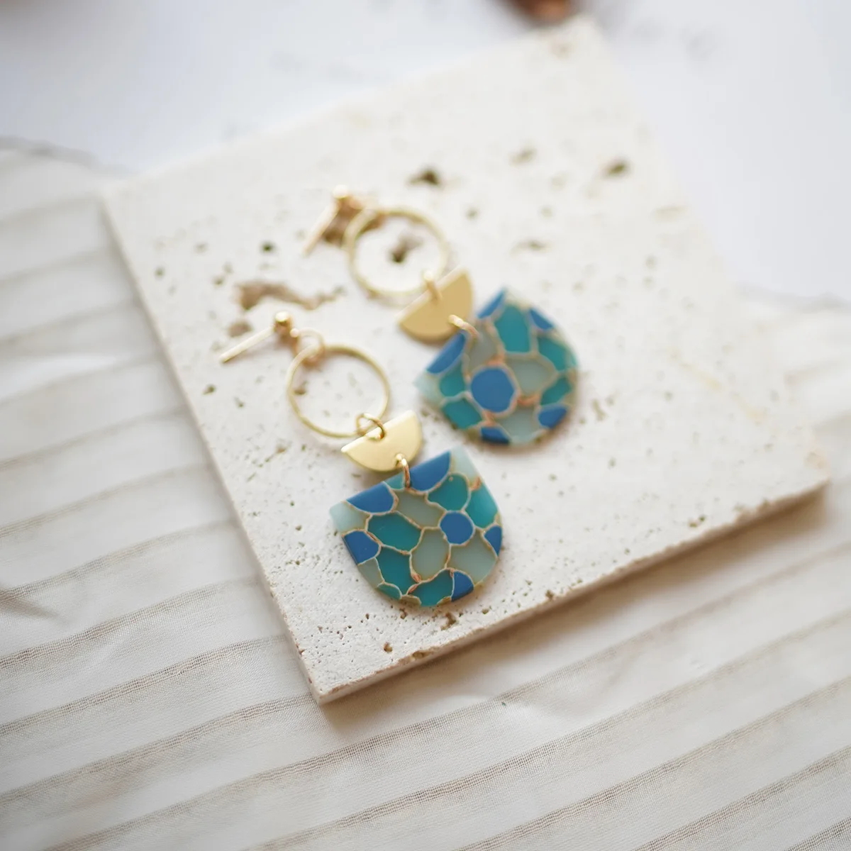 Women\'s Boho Fashion Dangle Matte Look Earrings Multi Colors Marble Pattern Polymer Clay Shield Shape Jewelry with Brass Ring