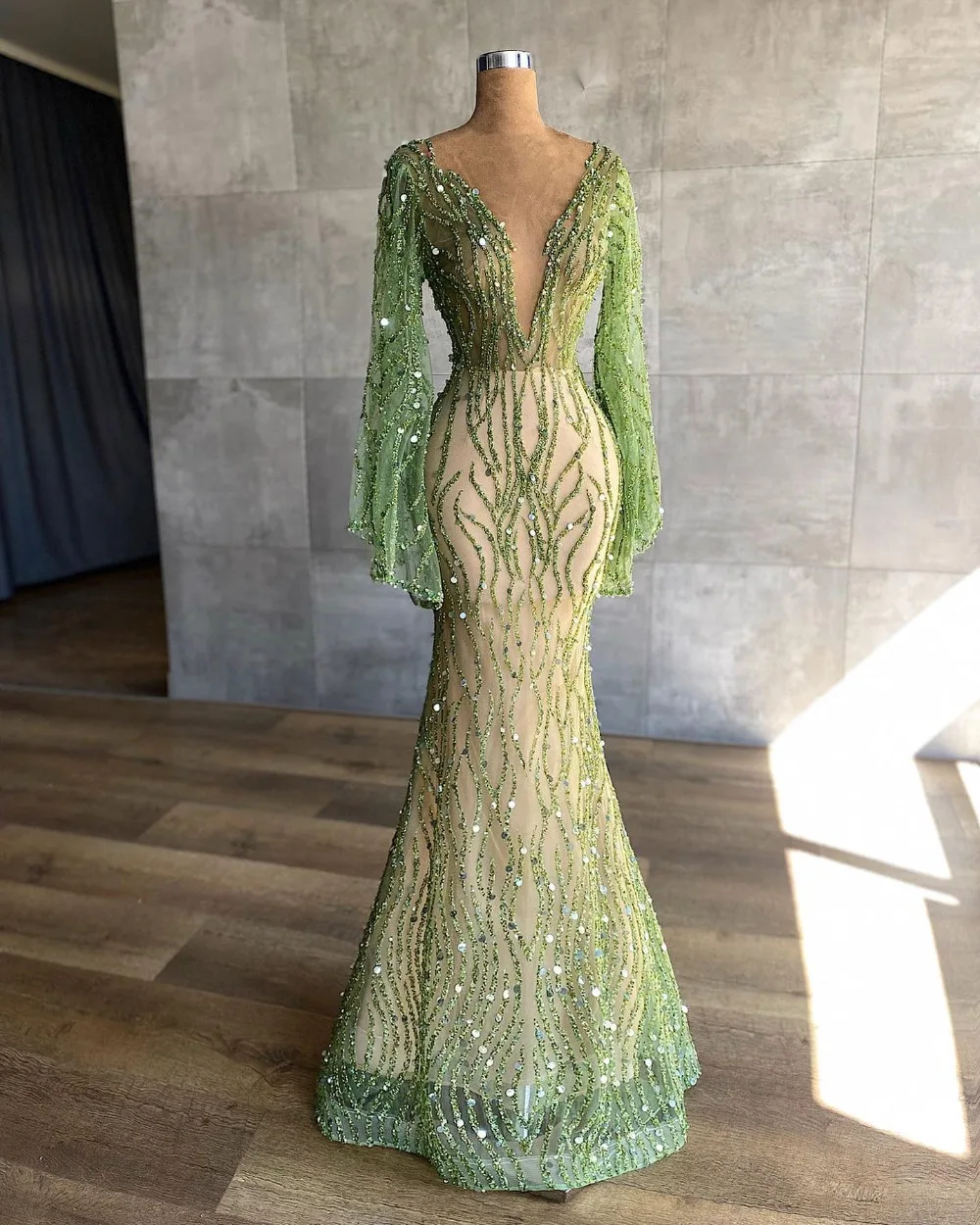 

Green Beaded Sequin Mermaid Evening Dress with Flared Sleeves Luxurious Prom Dress Dubai Formal Party Banquet Dress