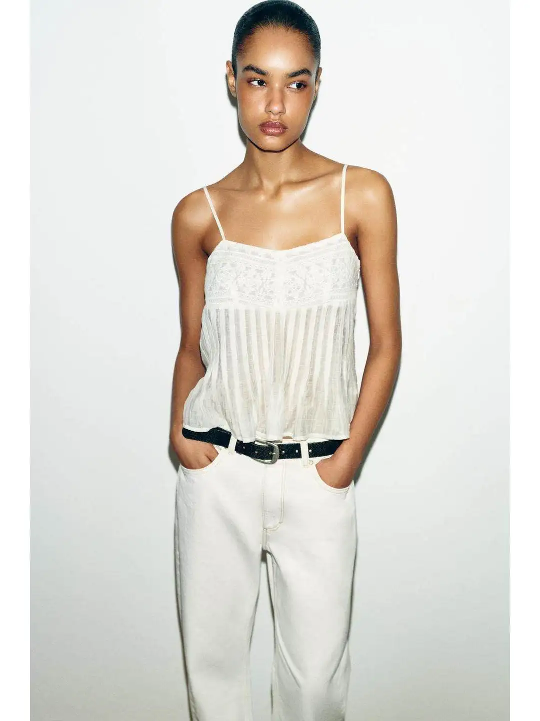 

Sweet And Stylish Embroidered V-Neck Crop Top Casual Fashionable Summer Wind Women's Tank Top City Walk Short Length Polyeste...