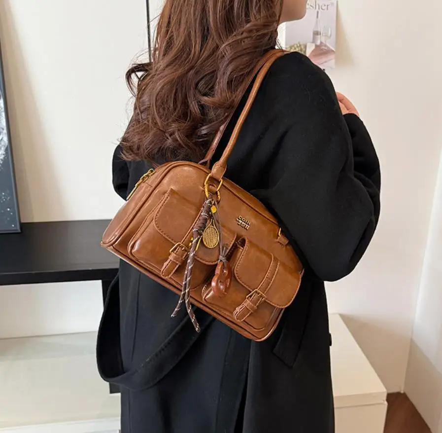 Kaffeebraune Damen-Handtasche mit mehreren Taschen, Umhängetasche, stilvolle, vielseitige Umhängetasche mit Buchstaben für Reisen, Arbeit, Einkaufen, Termine – Detail 8