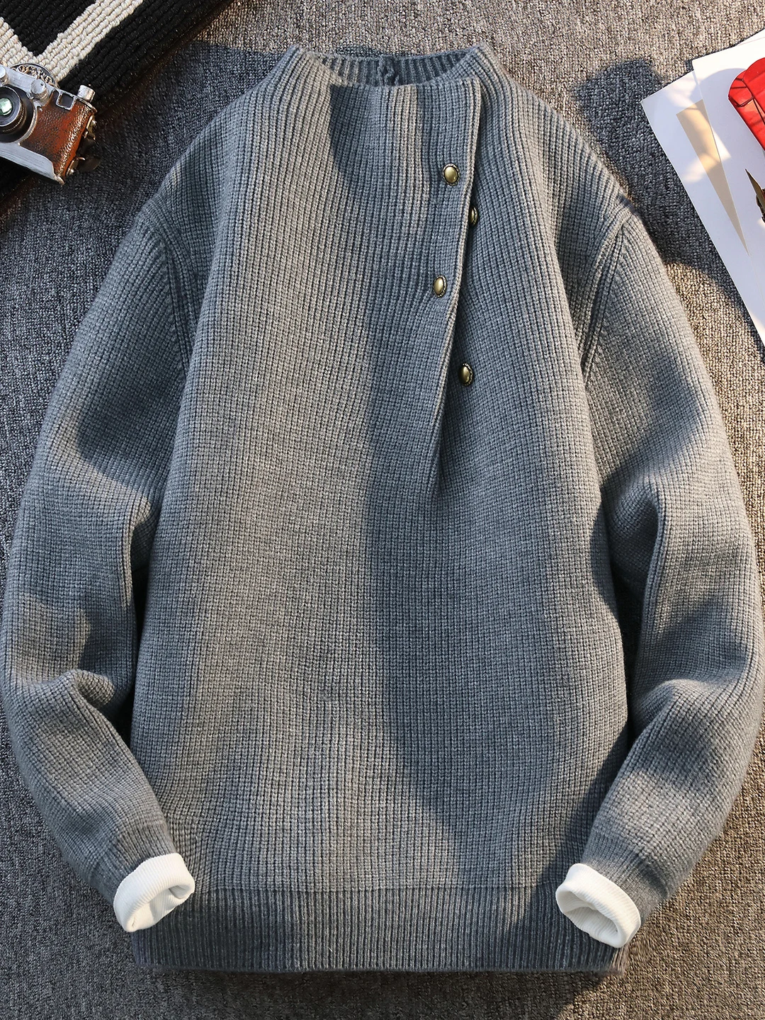 

Мужской трикотаж с высоким воротником, нестандартным дизайном пуговиц, в стиле лэйд-бэ, корейский трендовый бренд, удобный свободный крой, длинный рукав