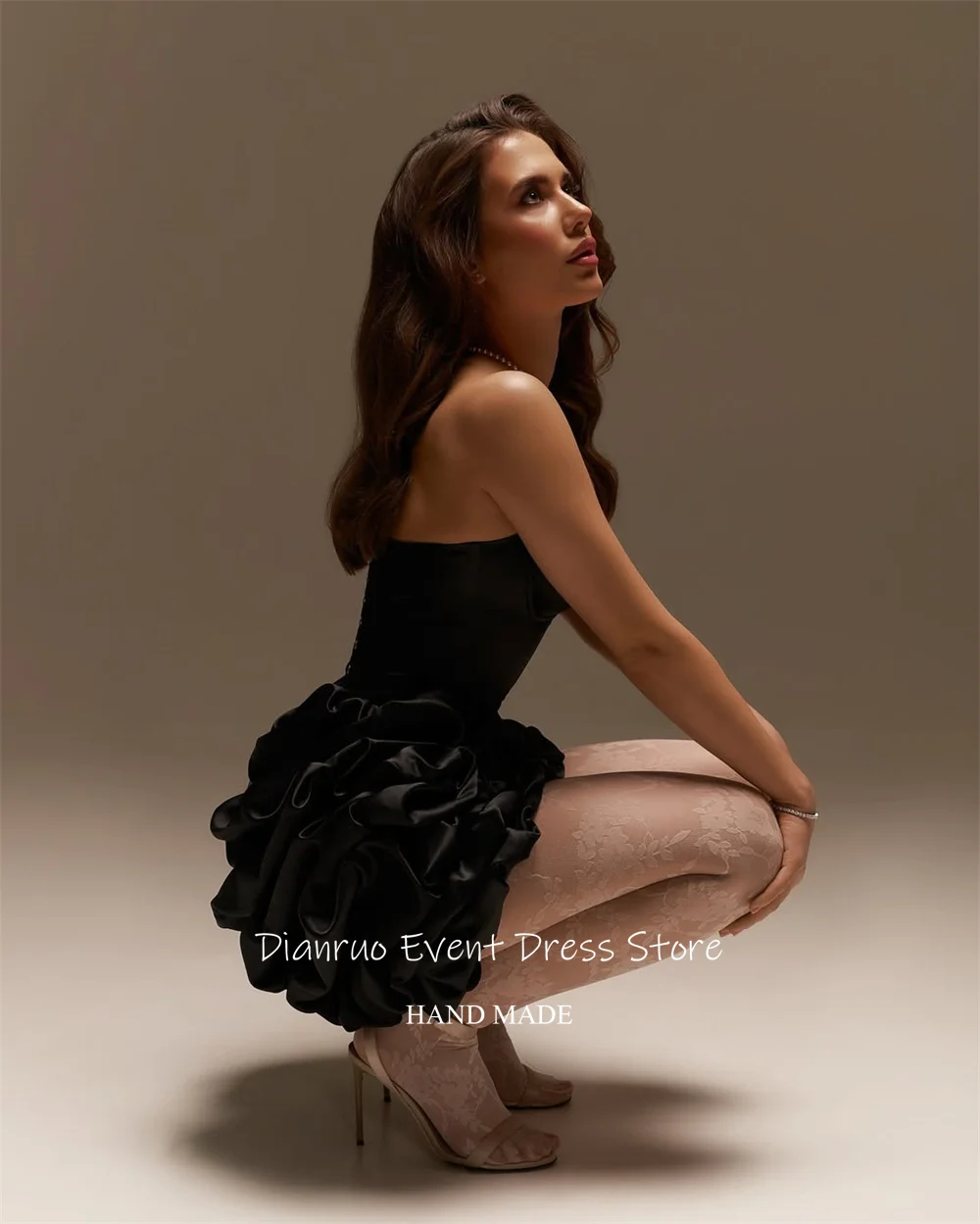 Dianruo 볼 가운 새틴 댄스 파티 드레스 블랙 미니 레이스 업 세련된 홈 커밍 드레스 Sweetheart Bodycon Ruffles 파티 가운 맞춤형
