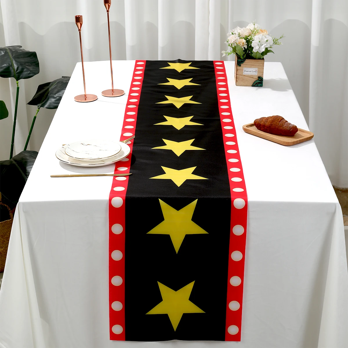 أسود أحمر مع الذهب ستار فيلم ليلة الجدول عداء الفيلم موضوع تصميم فيلم ليلة حزب الديكور للفيلم ليلة حزب ديكور