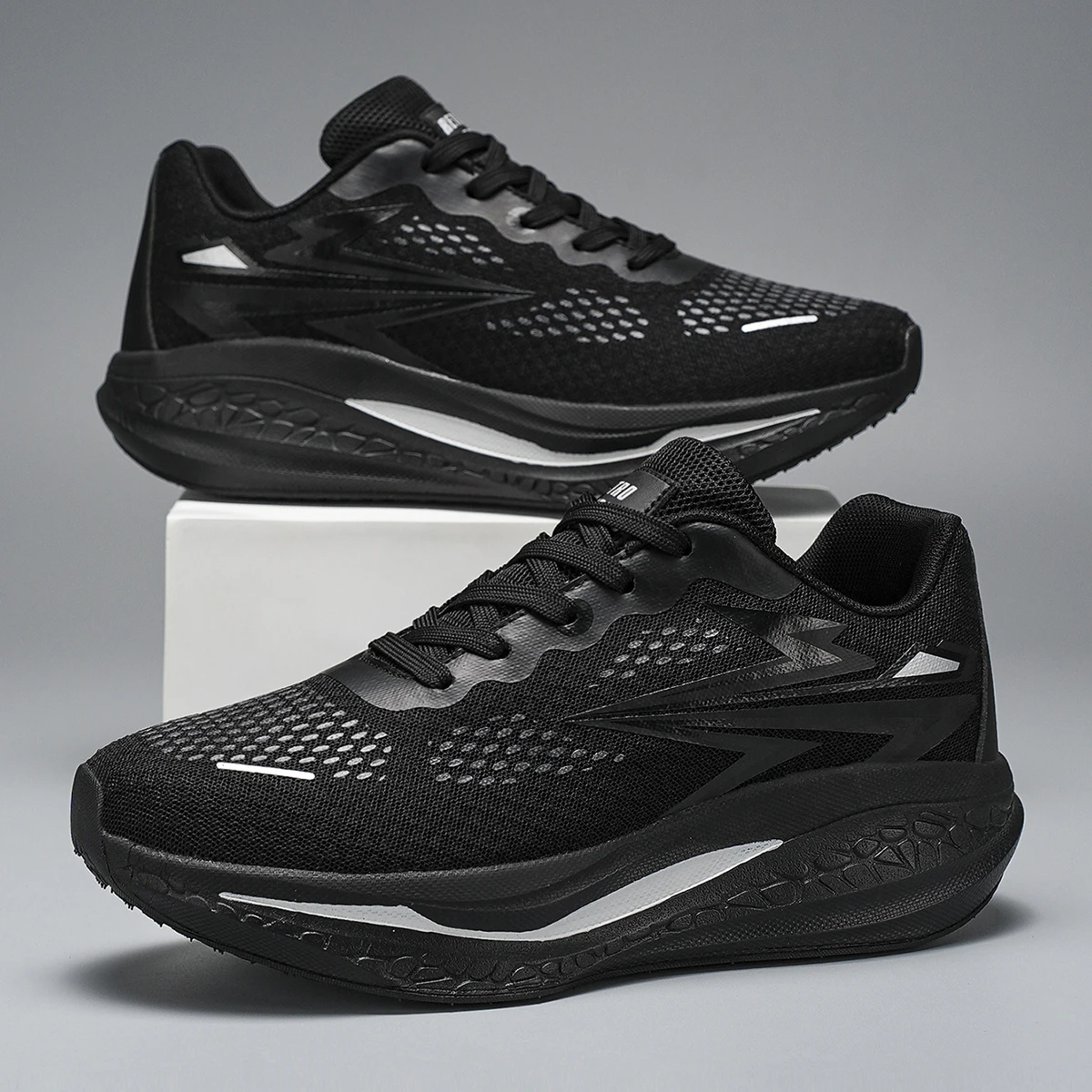 รองเท้าผ้าใบลำลองสำหรับผู้ชาย  - Men Shoes Must Have บทวิจารณ์และราคา