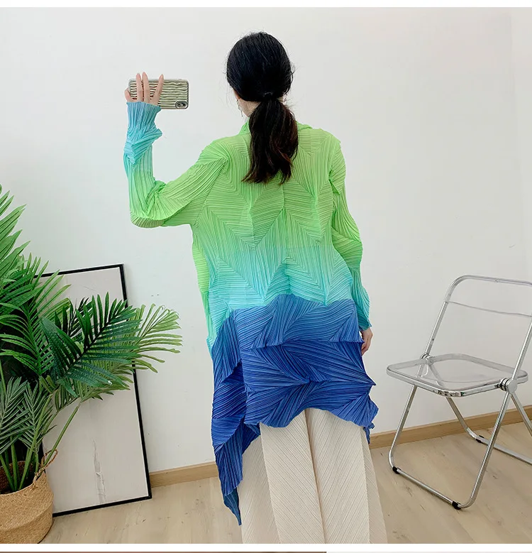 2025 New Fashion Miyake Pleated Gradient Mid-length Loose Cardigan Cape Jacket Autumn Coat Women
