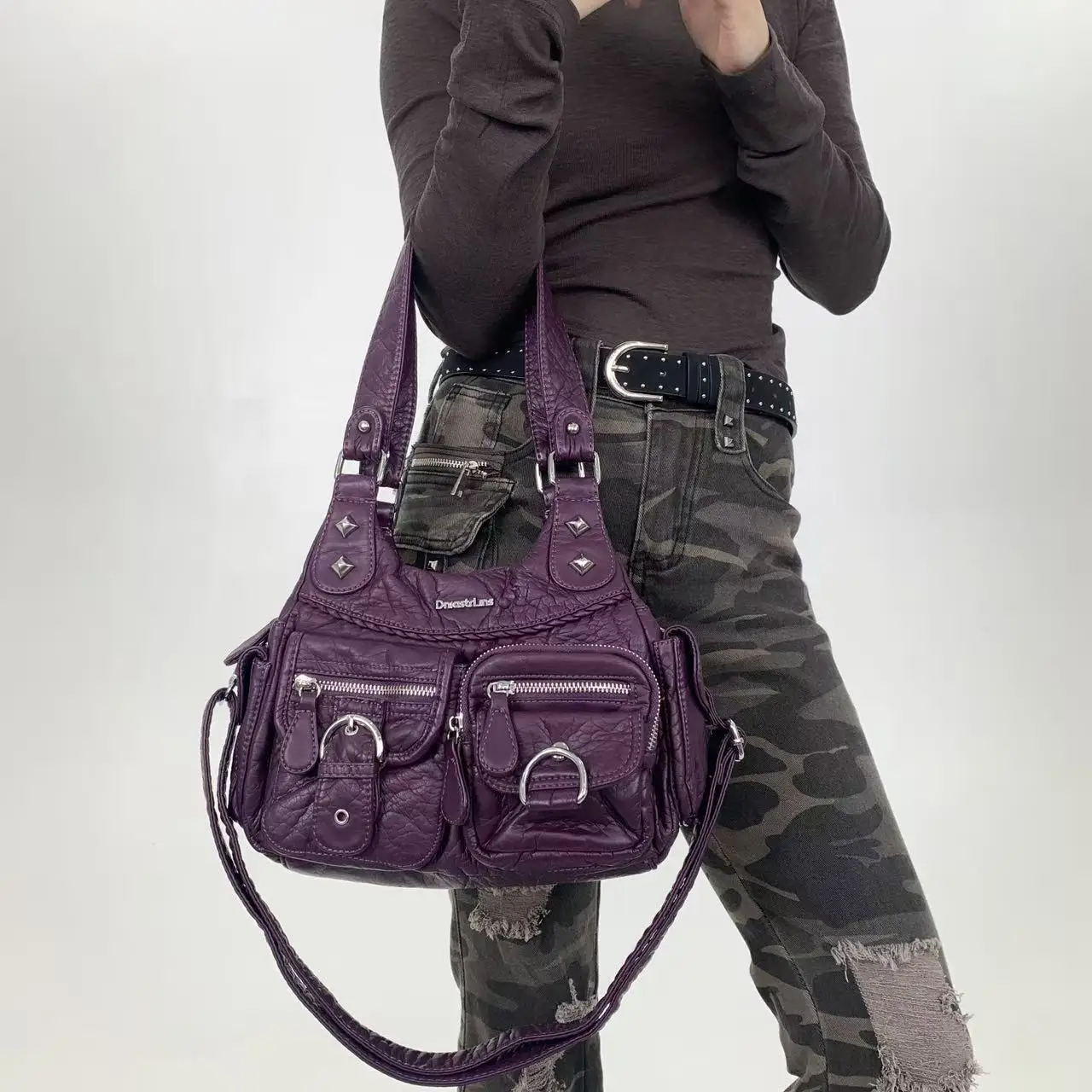 Y2K ladies' vintage street shoulder bag with multiple pockets, personalized rivet handbag